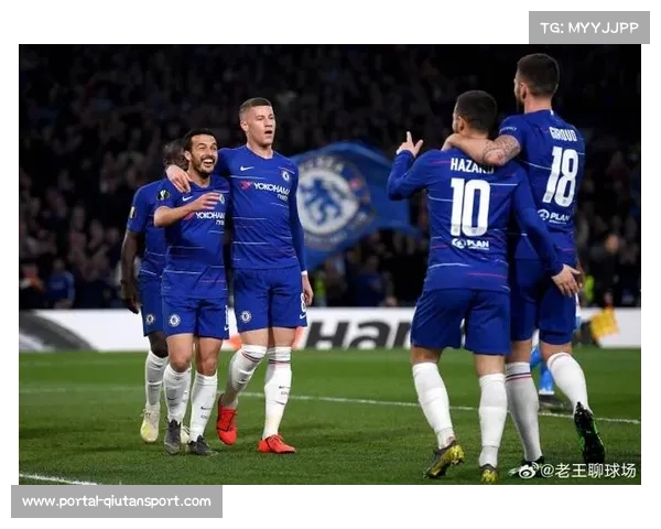 安菲尔德球场气氛高涨，卡拉巴赫摆出铁桶阵应对红军高压